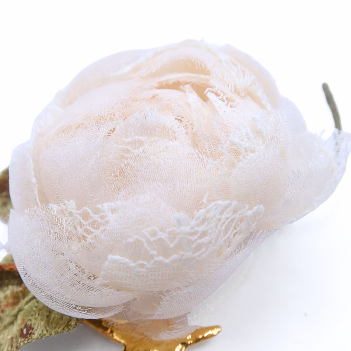 【美品】トワエボンボン ピンクハウス系★繊細なレース使いの薔薇と星のコサージュ 白系　＊ko110