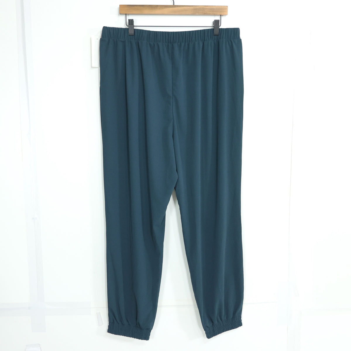 【美品・紙タグ有】ユニクロ★きれいめ カジュアル クレープジャージ ジョガー パンツ 大きいサイズ3XL グリーン系 z22933
