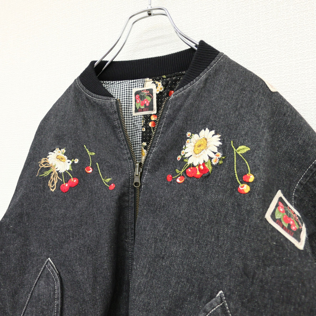 ピンクハウス★お花がいっぱい♪リバーシブルジャンパー 刺しゅう さくらんぼ 中綿入り ふわふわアウター デニム 黒系 前開き z23372