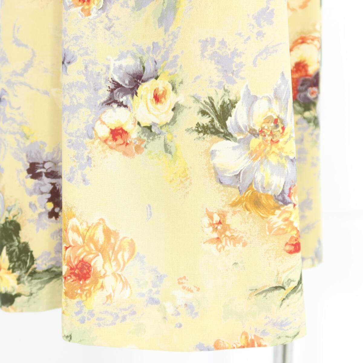 【美品】カネコイサオ★お花コサージュ付き♪花柄半袖ワンピース イエロー系 幅広リボン付♪薄手 z20626