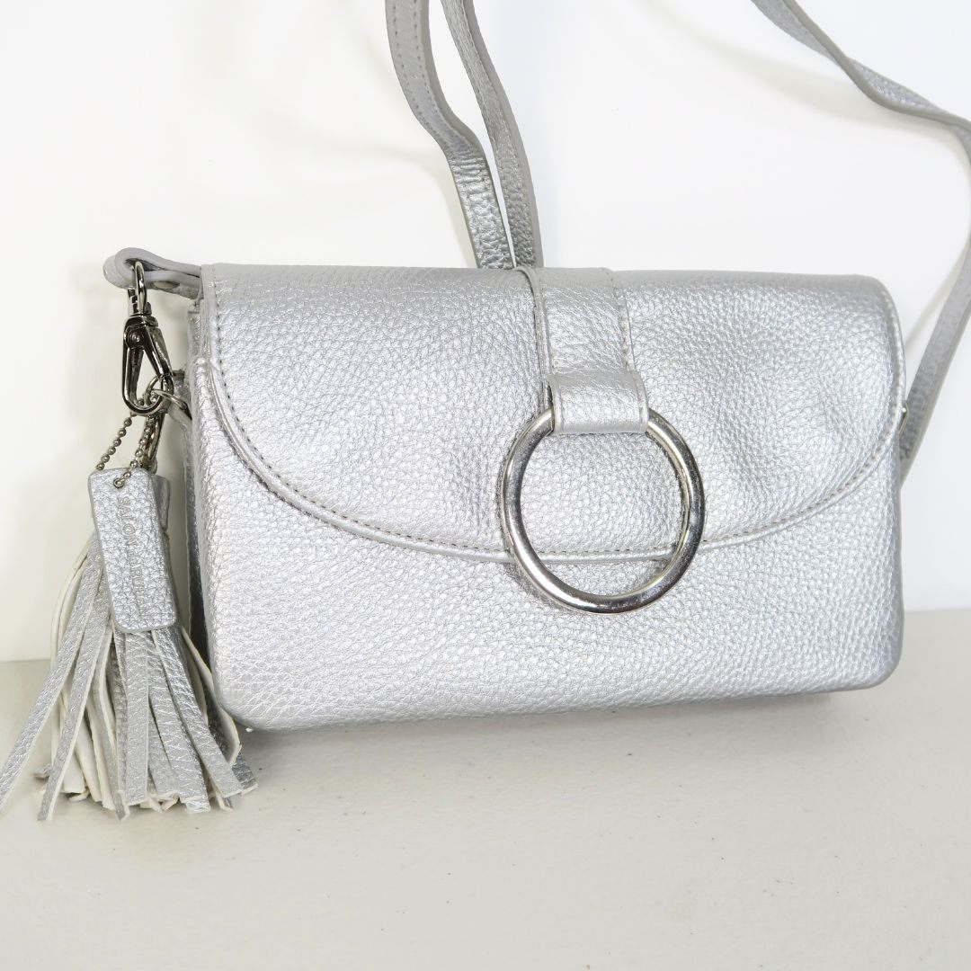 【美品】SALON de RUBAN サロン ド ルヴァン★機能美！たっぷりポケット ショルダークラッチ シルバー *ba341