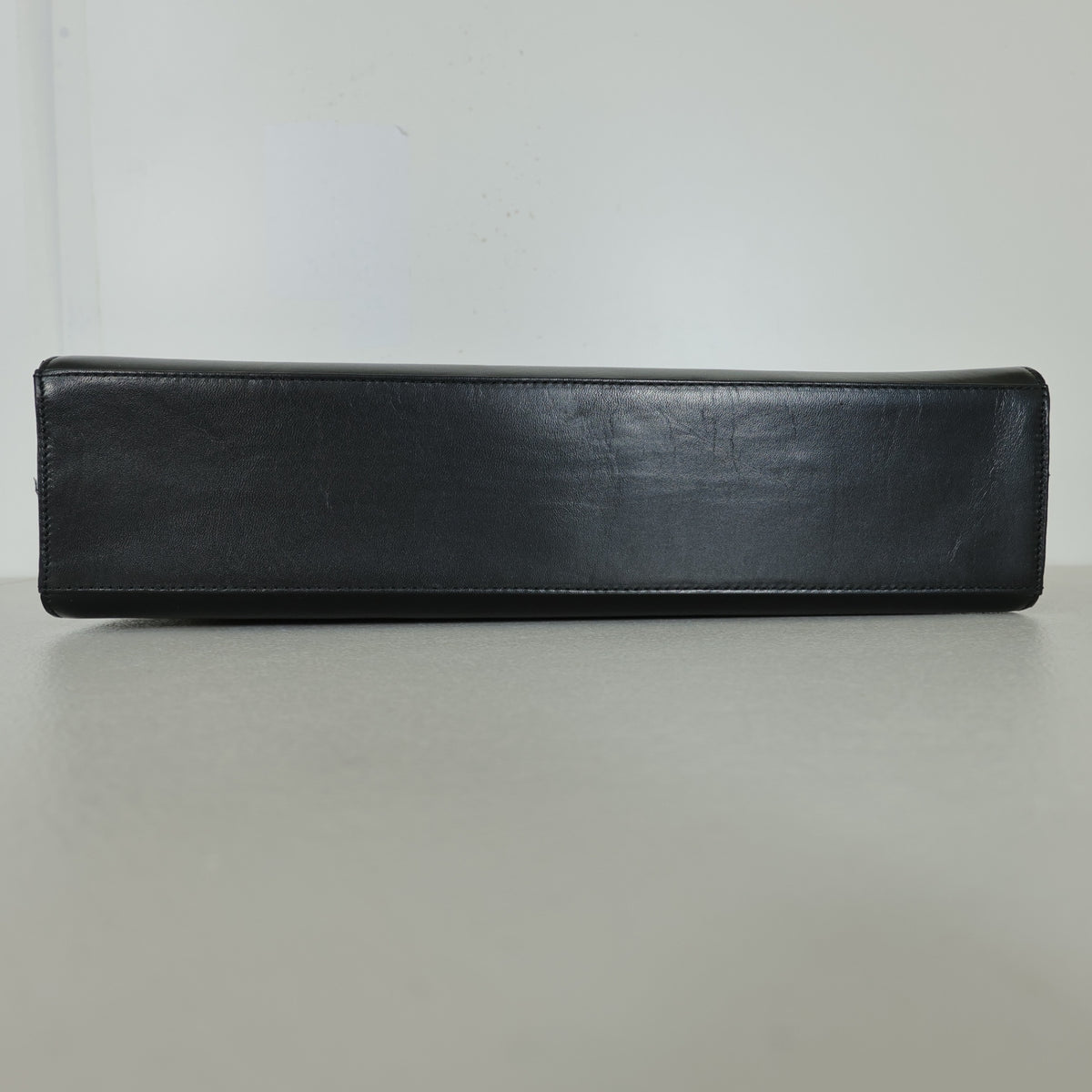 【美品】カネコイサオ★ロゴ型押し×ゴールドチェーン 上品レザートートバッグ 黒系  ＊ba193