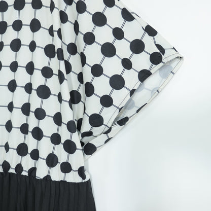 【美品】SHEIN CURVE★フレンチ袖ワンピース 大きいサイズ4XL 黒系 Vネック プリーツ 薄手 z22863
