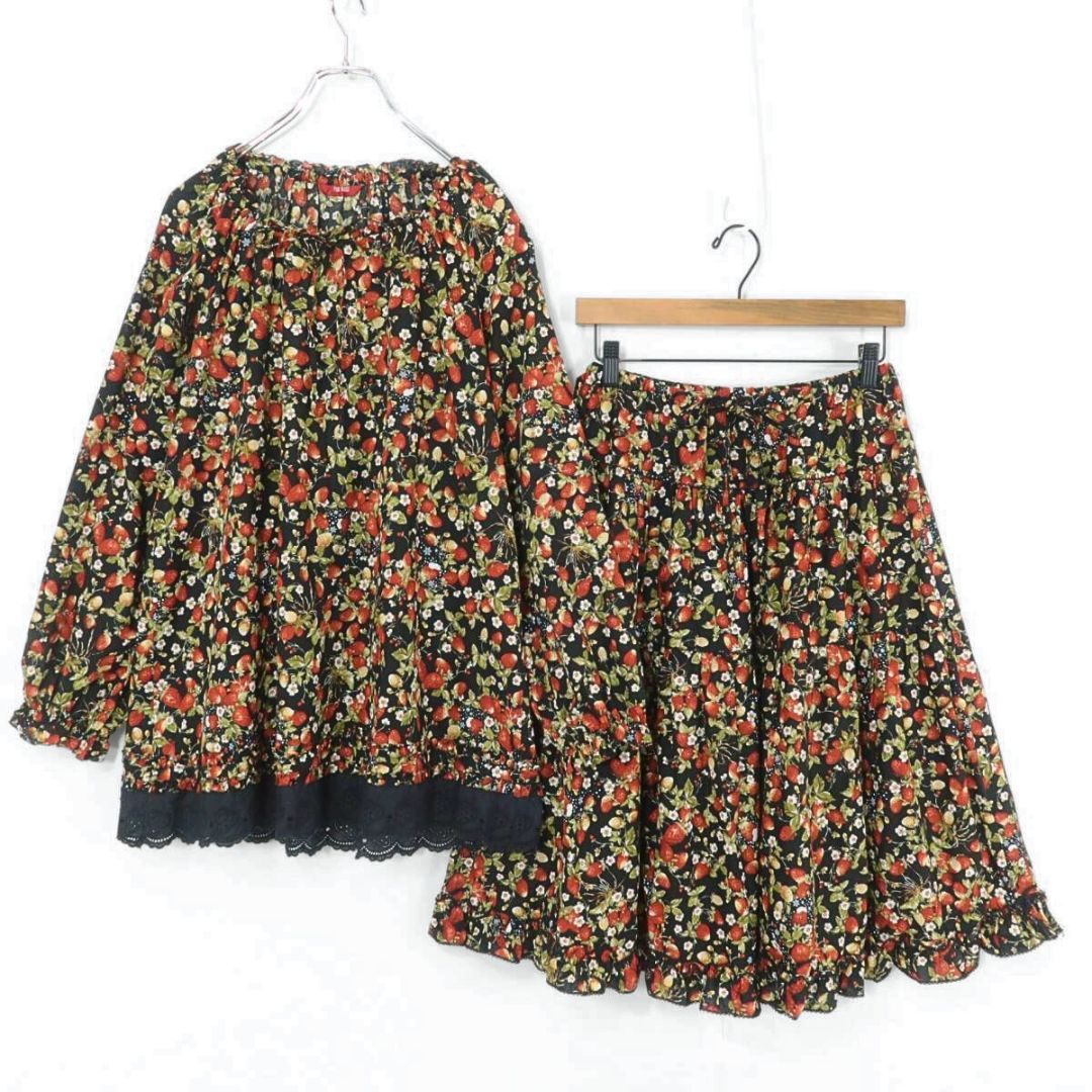【美品】ピンクハウス★可愛い！苺が舞い散る！スノーベリーpt チュニック・スカートセットアップ 2点セット 黒系＊ z19550