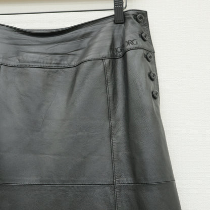 インゲボルグ★モードでかっこいい♪リアルレザー 羊革 ロゴ刺しゅう入り ロングスカート サイズM 黒系 z23278
