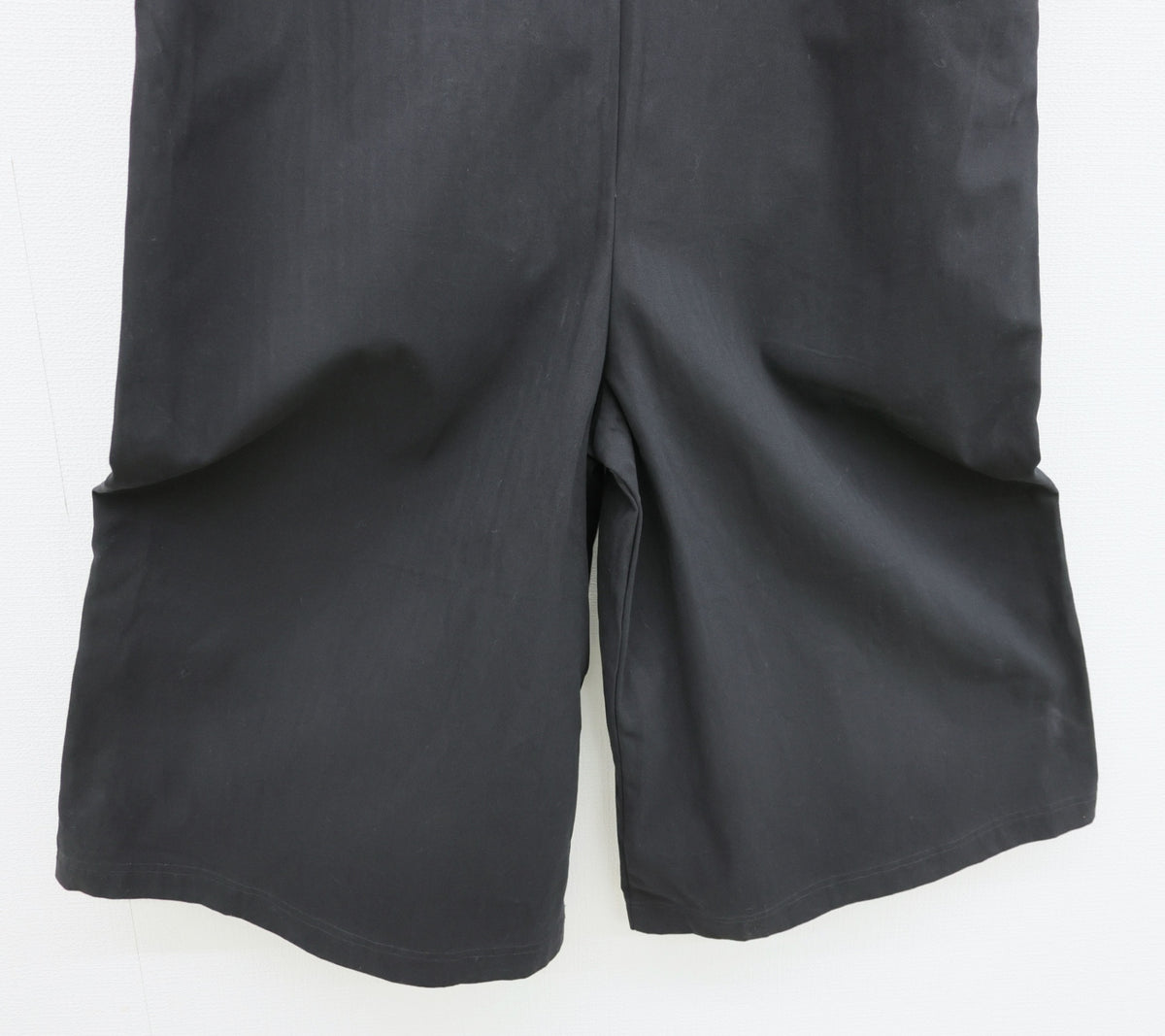 【美品】！ルピリアン★Vネックとワイドシルエットがカジュアル可愛い♪サロペット オールインワン パンツ 黒系 z23572