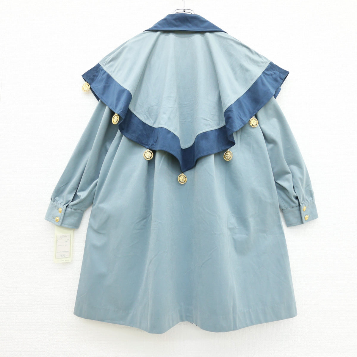 【極美品・紙タグ有】FORE&MORE★ケープ風 ジップアップコート サイズM ブルーグレー系 ゴールドチャーム付 日本製 z23488