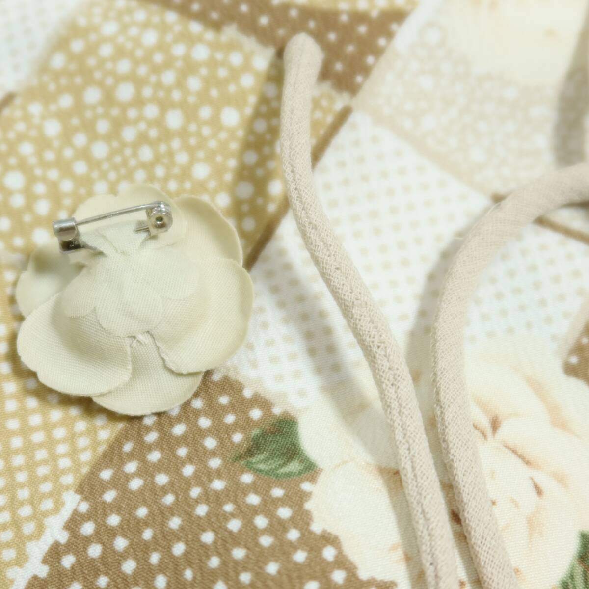 【美品】インゲボルグ★上品！カメリア&チェックpt♪半袖ワンピース サイズM ベージュ系 ブローチ付♪残布有 ＊ z20046