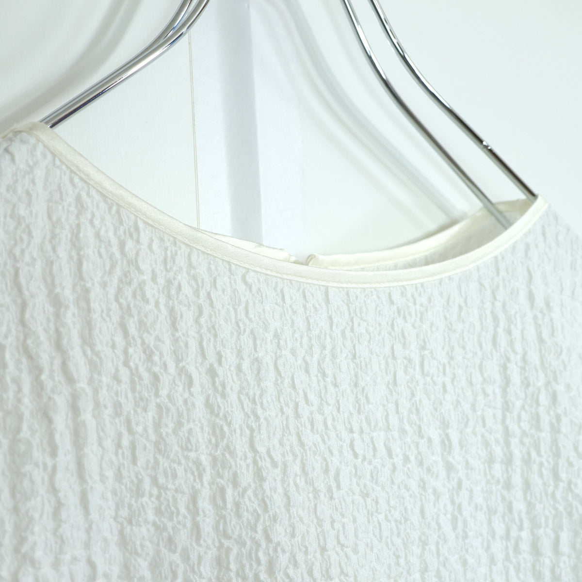 【美品】CAST：キャスト★ちりめん風加工が素敵♪五分袖カットソー サイズM 白系 z22672