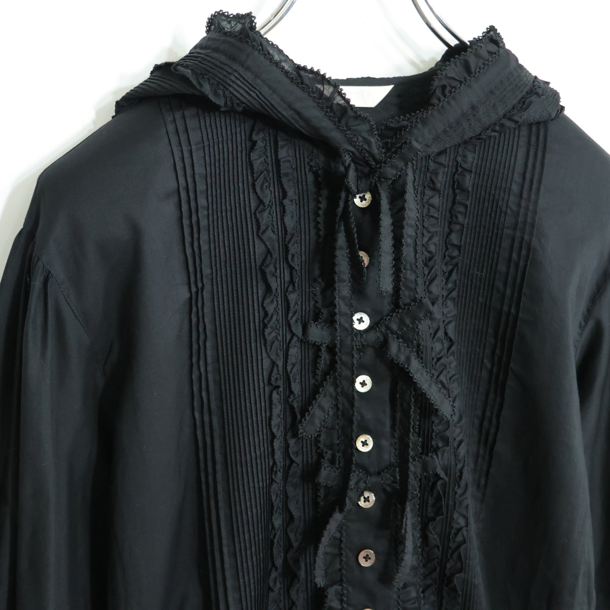 【極美品】ピンクハウス★花びらフリル&リボン♪フード付きローンブラウス 黒系 前開き 無地 z22709