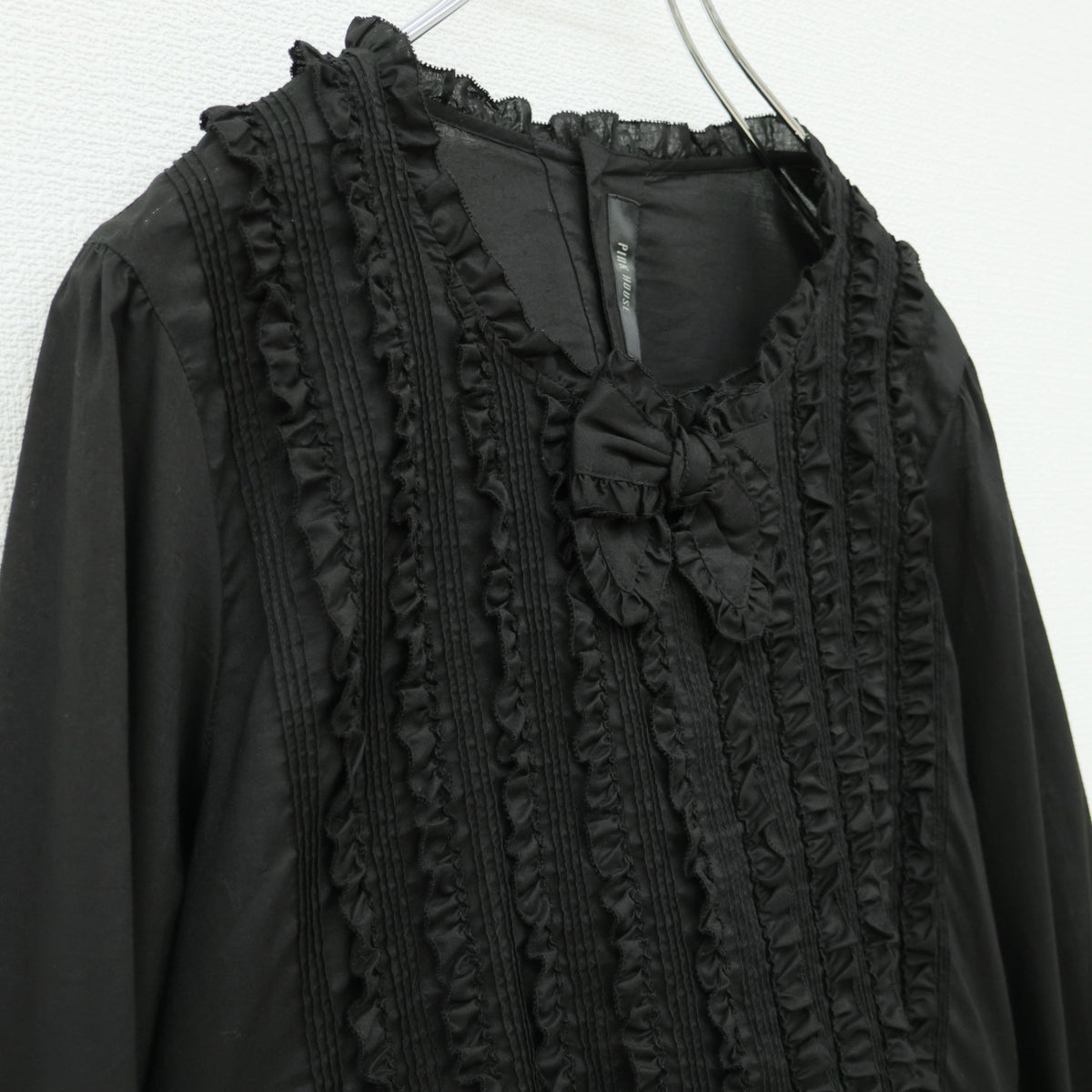 【極美品】ピンクハウス★たっぷりフリル&リボン使い♪長袖ローンブラウス 黒系 無地 薄手 z23293