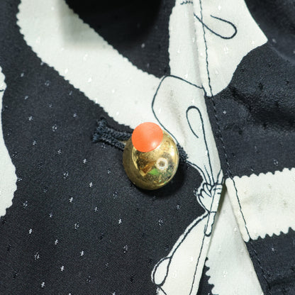 インゲボルグ★エレガントな煌めき♪ リボン柄ノースリーブブラウス 優しく煌めくドット刺繍 ボタン開閉 黒系 z22264