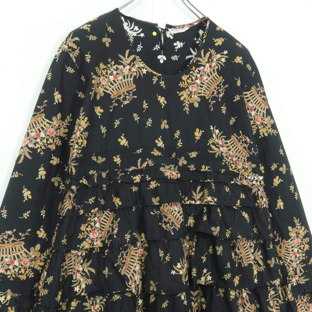 【美品】ワンダフルワールド カネコイサオ★かぶせ段々♪花かごptワンピース 黒系 ふんわりフォルム♪薄手 z20697