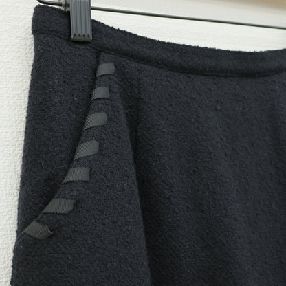 【美品】インゲボルグ★テープ使い♪アンゴラ混スーツ ジャケット&スカート セットアップ サイズM 黒系 リボン&チェーン♪z23566