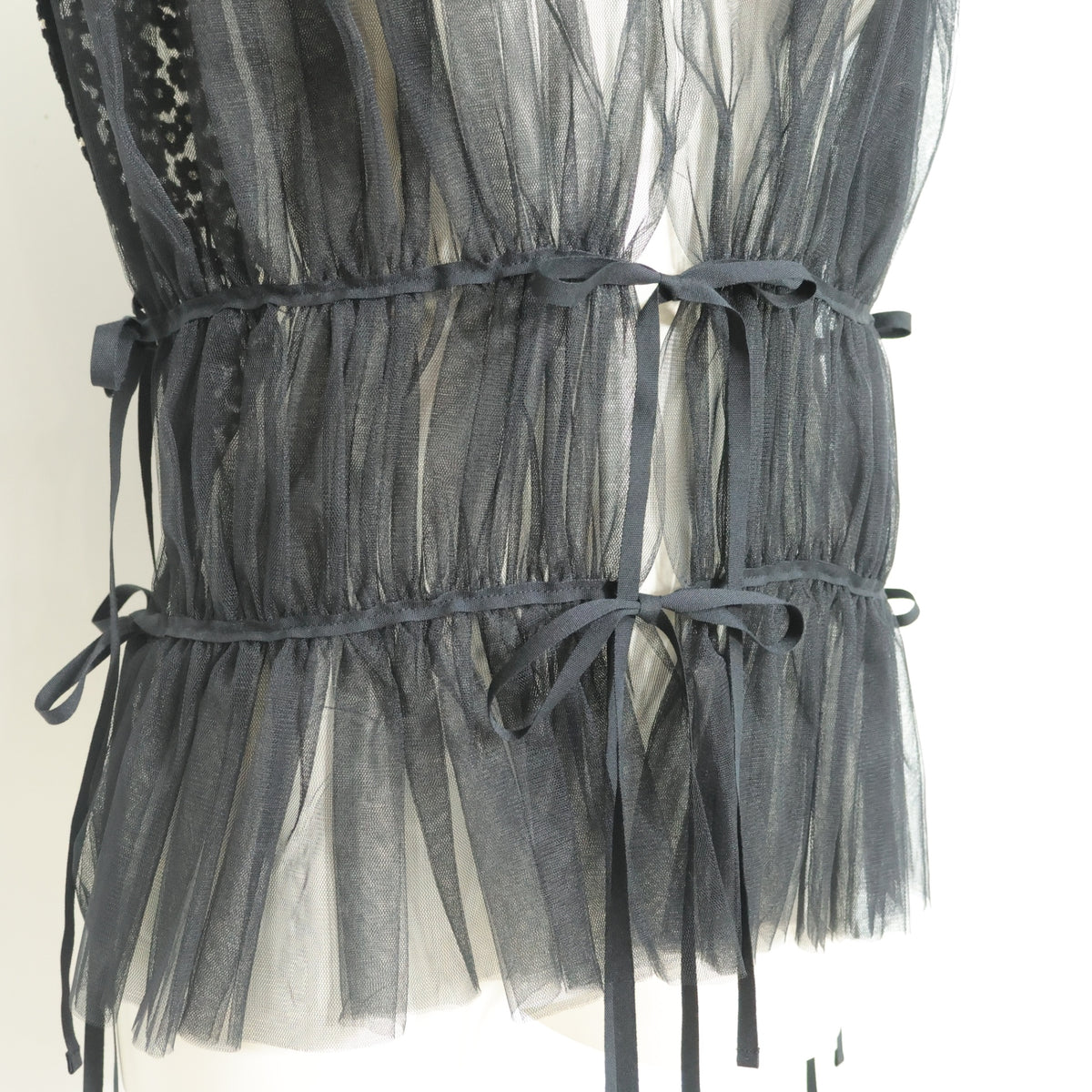 【美品】ヒロミシスル HiROMITHiSTLE★チュールレース♪ベスト はおりもの サイズF 黒系 お花モチーフ♪z22358