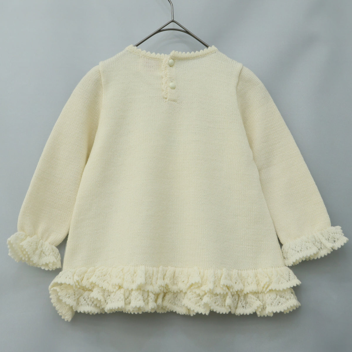 【美品】メゾピアノ★立体モチーフ♪フリル使いニットセーター アイボリー系 サイズM あったかウール100♪z23412
