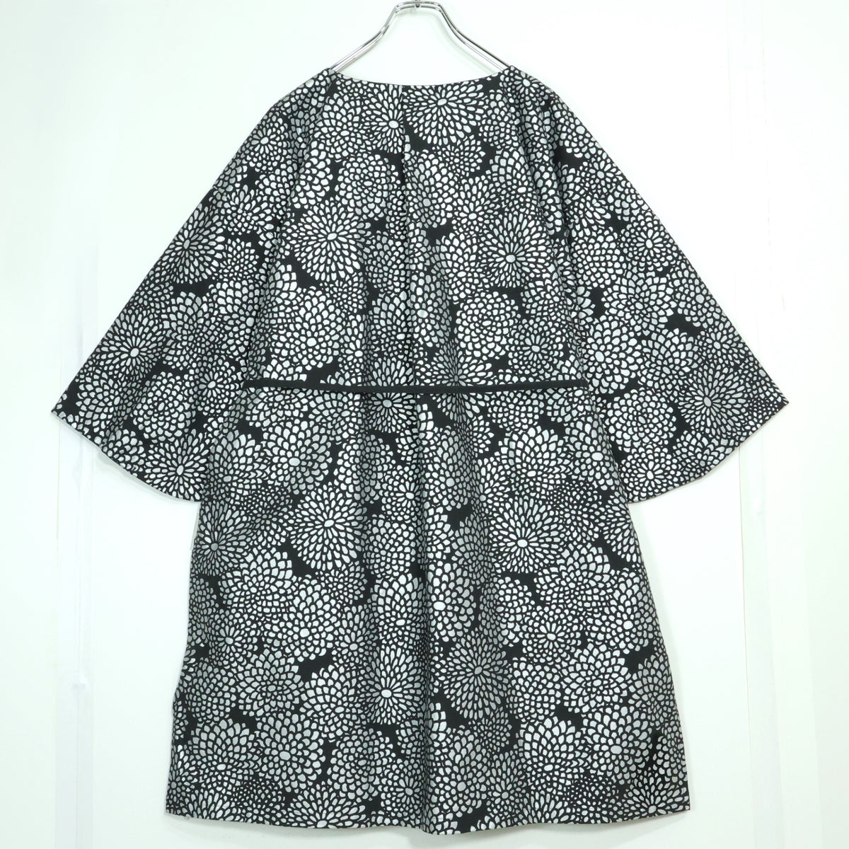 【美品！】ソウソウ SOUSOU★華やかな菊模様♪ 薙刀貫頭衣  単 菊づくし サイズM 銀系 z22896