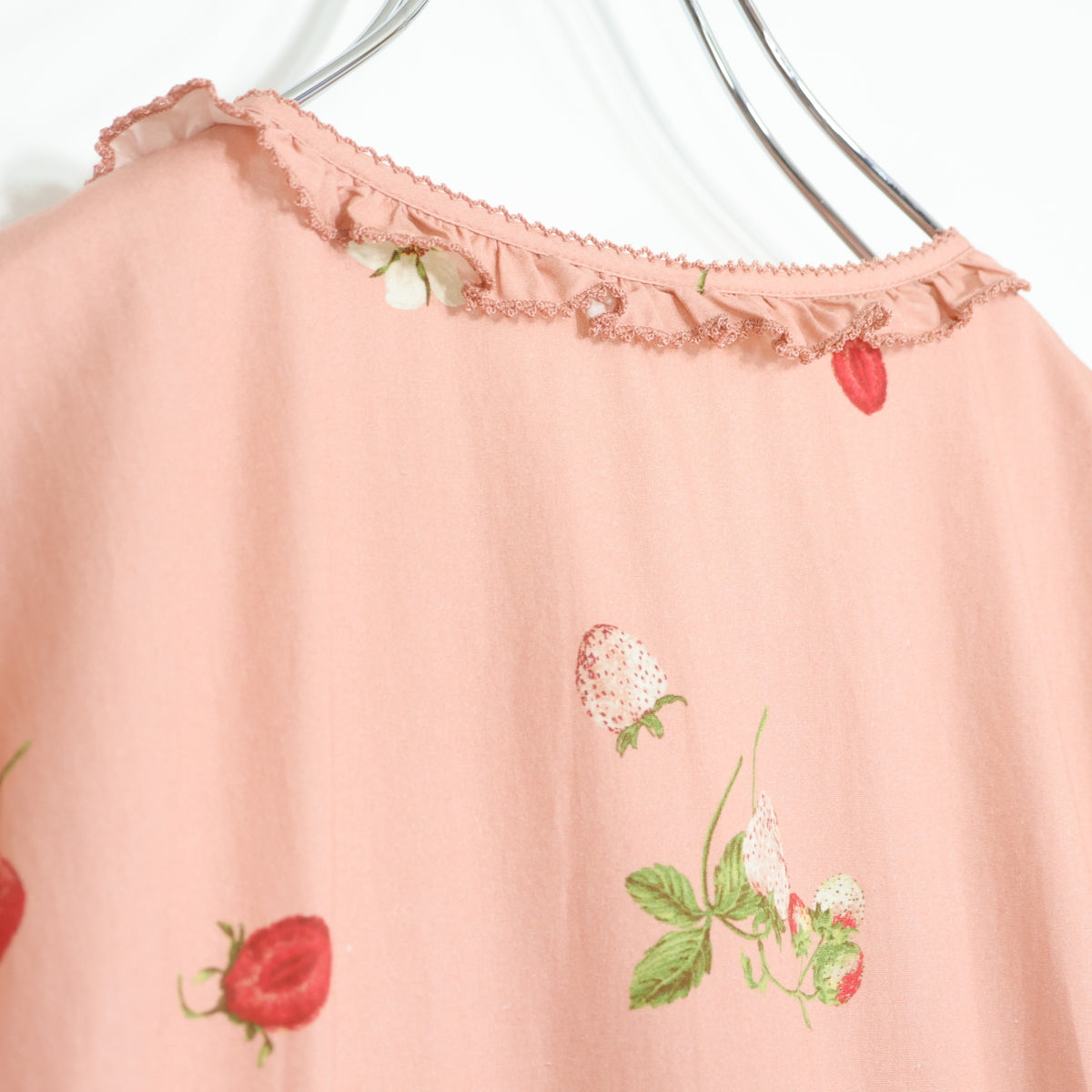 【極美品】ピンクハウス★いちごpt♪ふんわり半袖ワンピース ピンク系 前開き はしごレースも♪2025年製 z22281