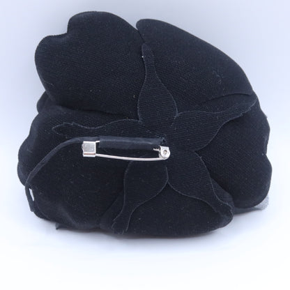 【美品】シックな黒カメリア チュールの花びら コサージュ ブラック系　＊ko108