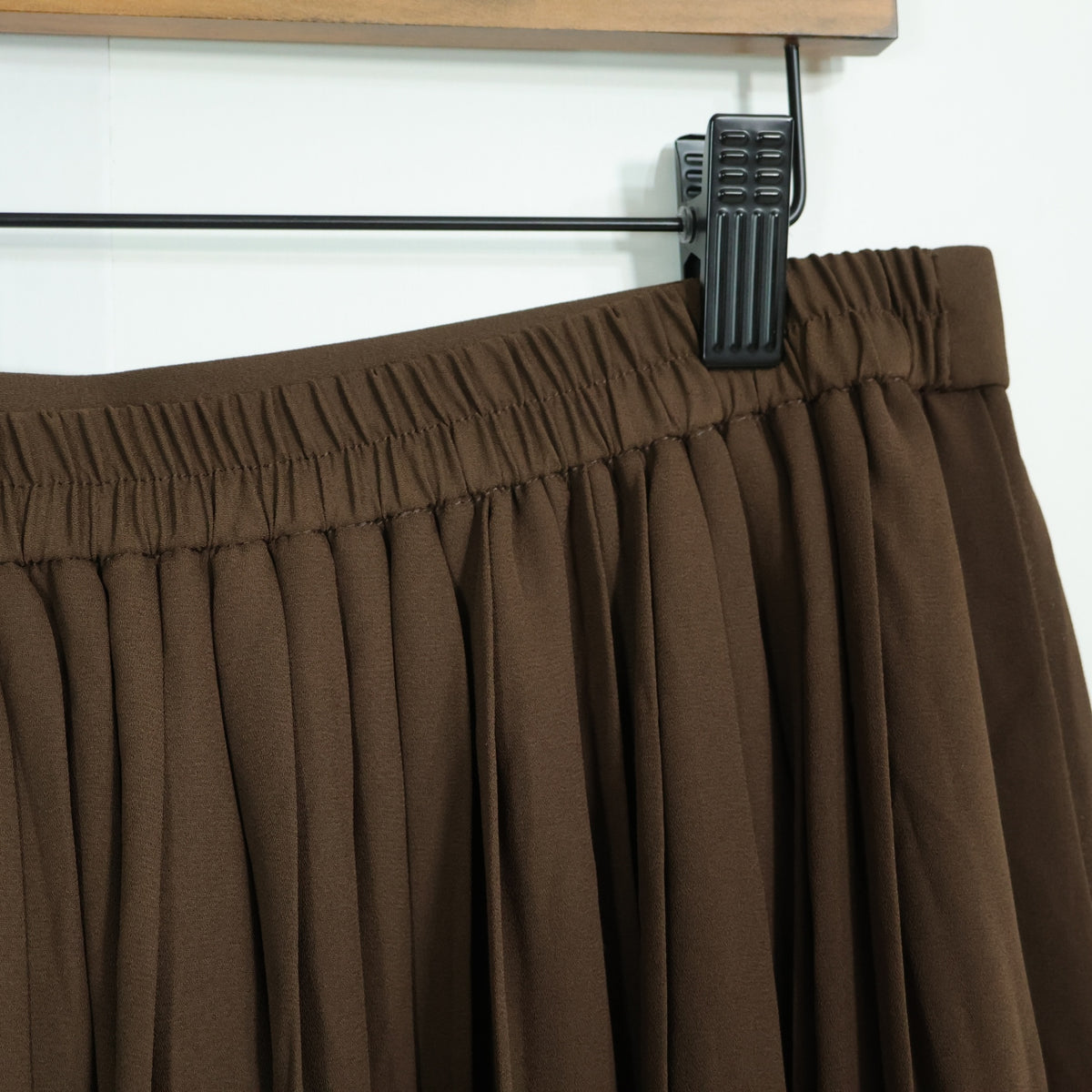 【新品タグ付】UNIQLO★シフォンプリーツロングスカート♪裏地付き 大きいサイズXXL ブラウン系 z22883