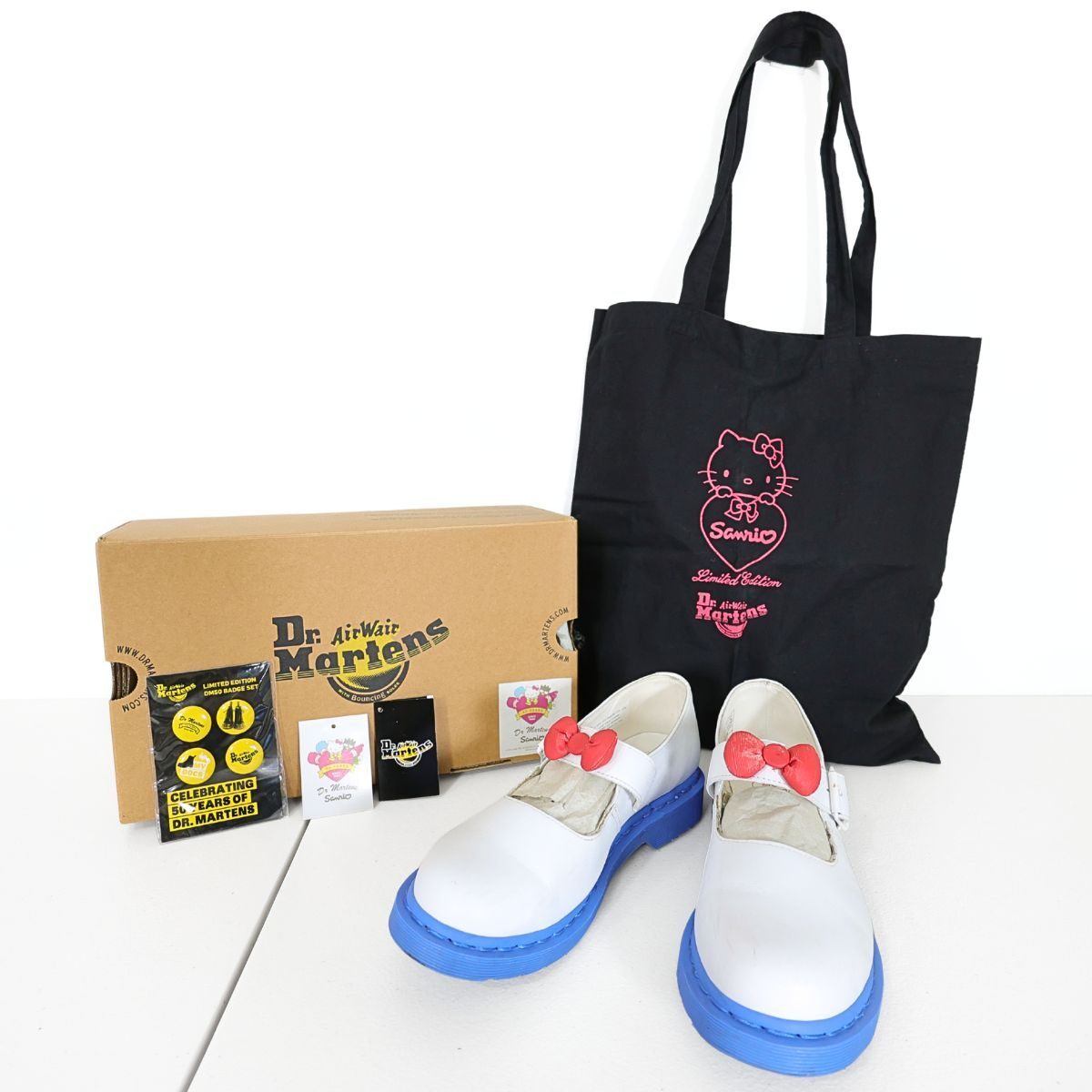 【希少】Dr.Martens×Hello Kitty★限定コラボシューズ トート・缶バッジ付 UK6(25cm前後) 白系＊sh166