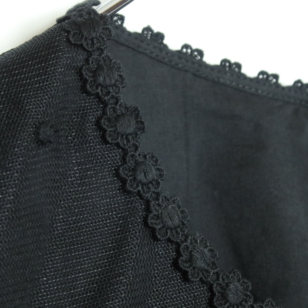 【極美品】ピンクハウス★ドットチュールレースのブラウス 大きいサイズL 黒系 リボン&お花のモチーフ付♪薄手 z18616