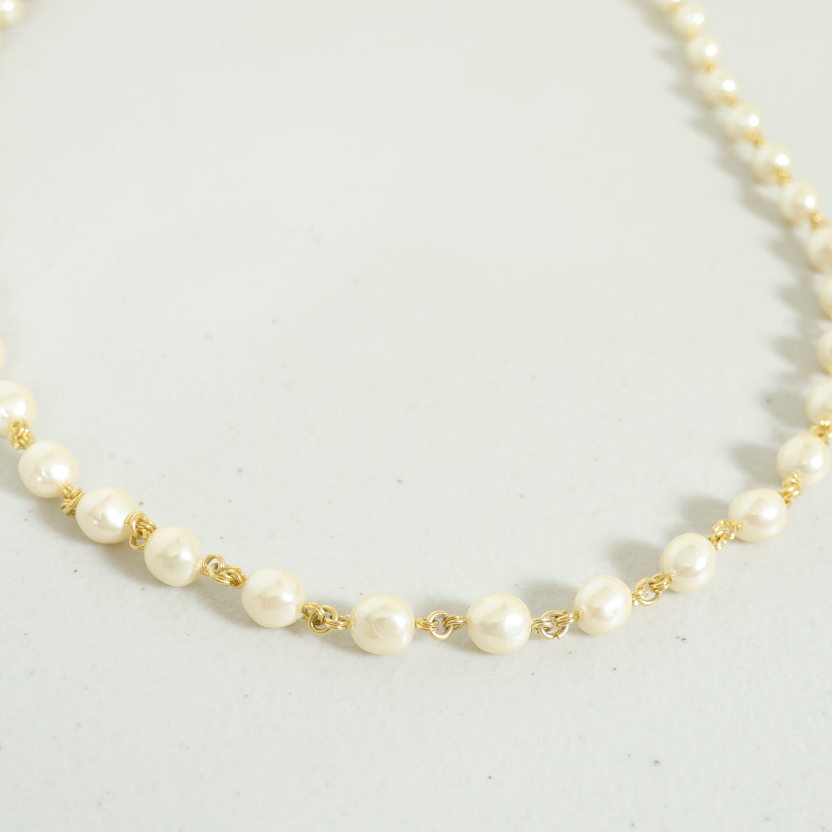 インゲボルグ？クラシカル パール ロングネックレス  ゴールド金具 ホワイト系 so453