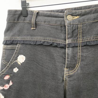ピンクハウス★薔薇＆苺刺しゅう♪裾段々フリルのデニムパンツ クロップドも◎ 大きいサイズL 黒系 z23288