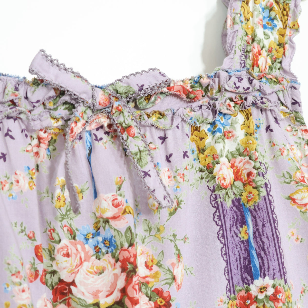 【極美品】ピンクハウス★壁紙模様pt♪キャミワンピ パープル系 薔薇&苺♪ふんわり♪2025年 薄手 z22499