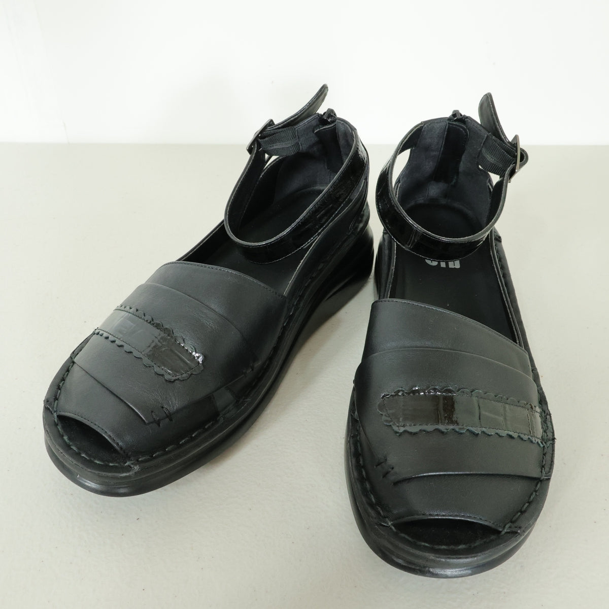 【美品】センソユニコ tb★個性的♪ストラップサンダル シューズ 黒系 24.5cm クッション性◎ sh185