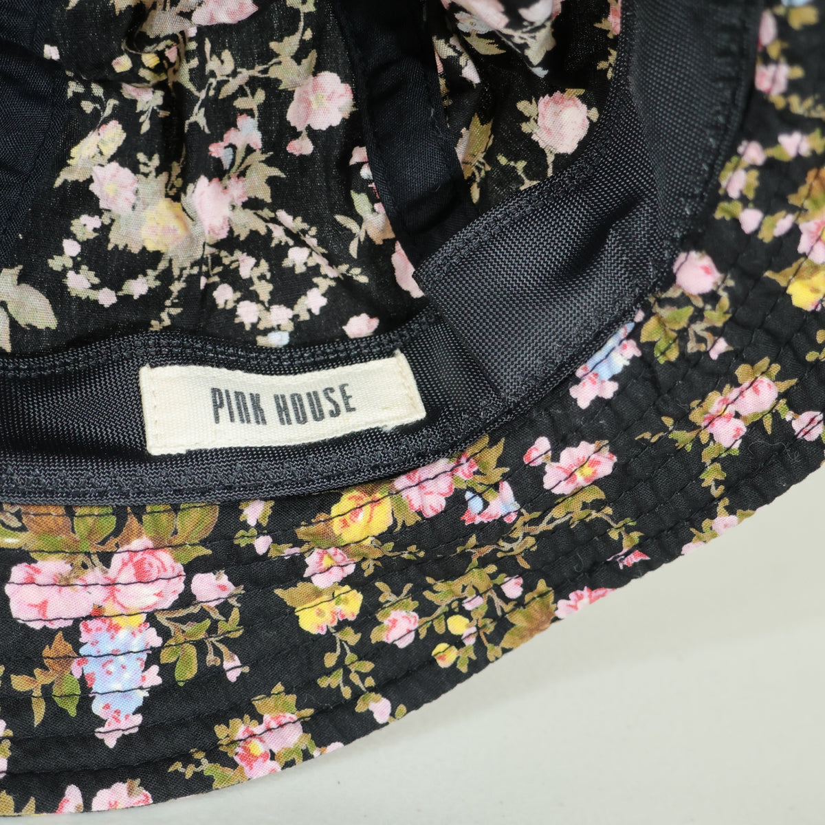 ピンクハウス★鮮やかな花柄が目を惹く♪ ハット・帽子 小さいサイズ キッズにも◎ 黒系 ha047