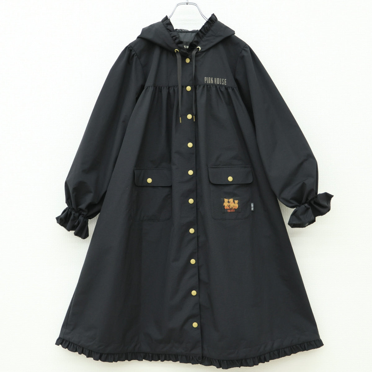 【極美品】ピンクハウス★ロゴ＆ネーム使いレインコート フーディ 黒系 前開き フリル＆ギャザーたっぷり♪2023年 z23292