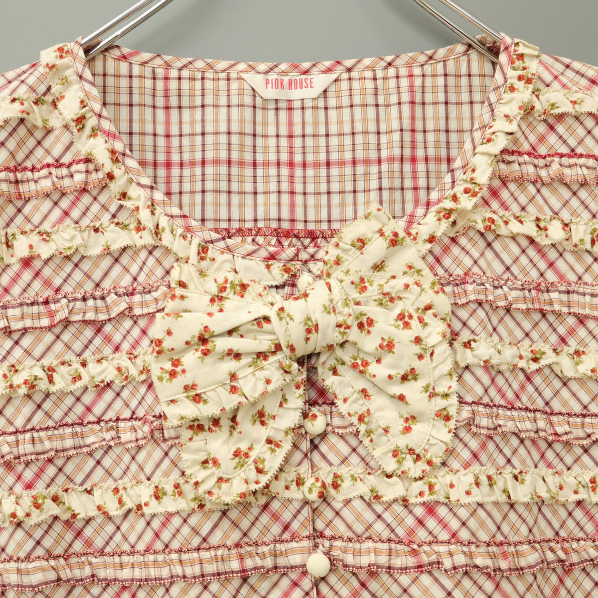 【美品】ピンクハウス★パッチワーク♪オリチェ&小花ptブラウス エクリュ×赤系 段々フリル&リボン 薄手 z23151