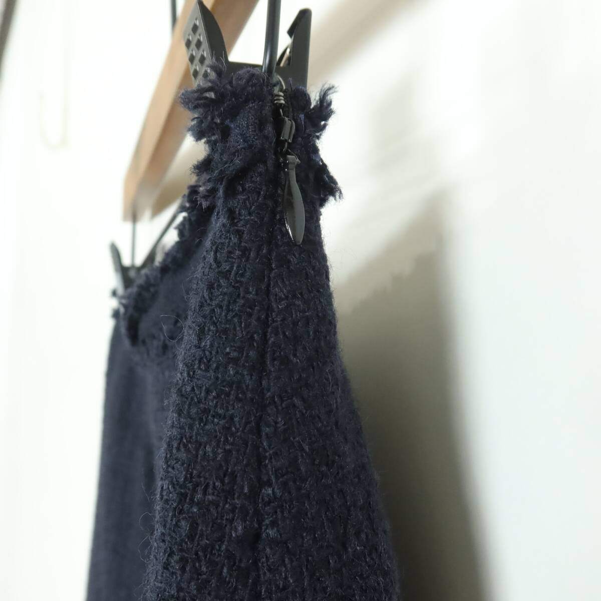 【極美品！】レリアン★上品で華やかな雰囲気♪ コサージュ付きスカートセットアップ・スーツ サイズ7 濃紺系 z17725